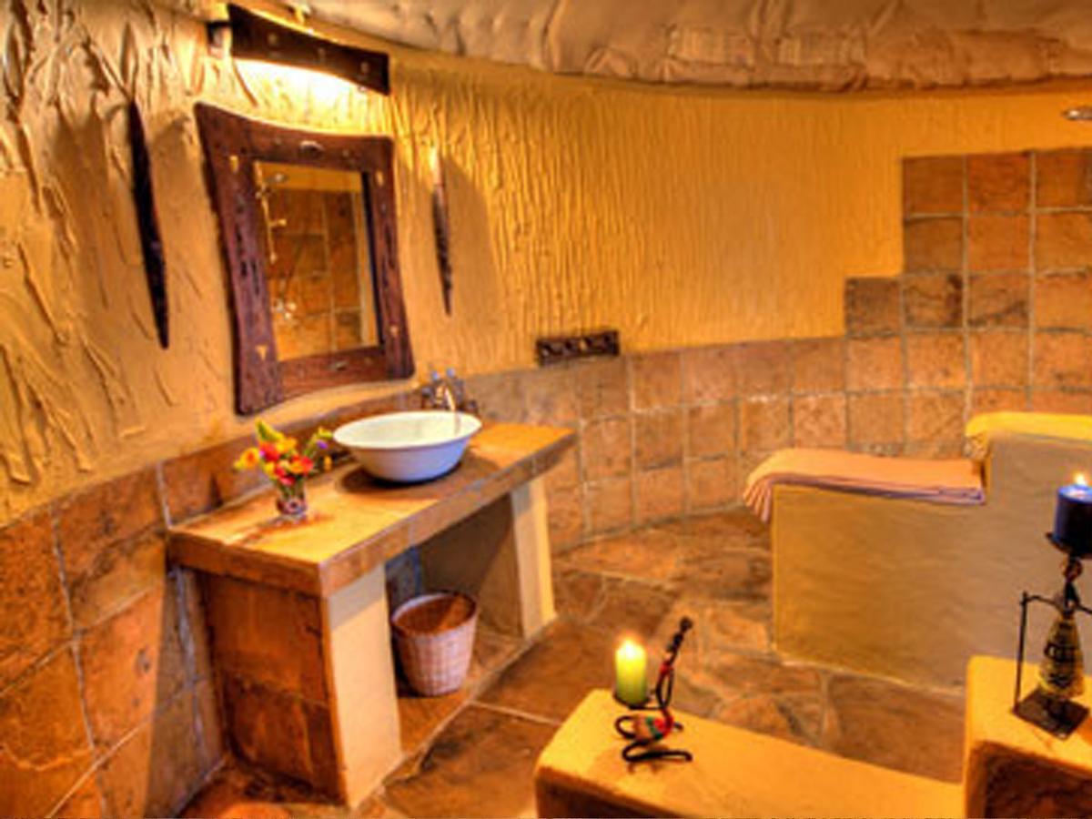 Rhino Watch Safarilodge Mweiga Bilik gambar